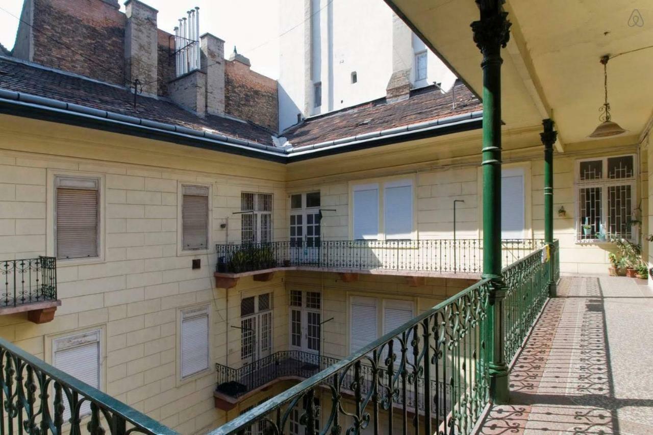 Downtown Delight Near The Basilica Apartment Будапеща Екстериор снимка